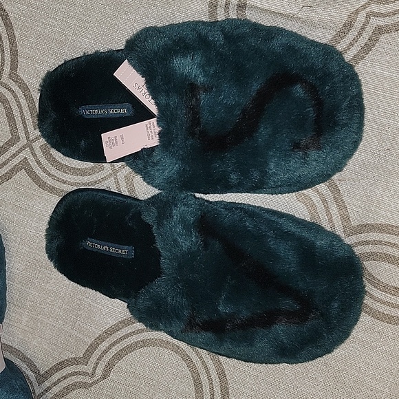 New green olive broidered Victoria's Secret set robe M/L and slippers  size S - Picture 2 of 11